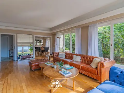 Casa 5 ambientes con 4 baños
