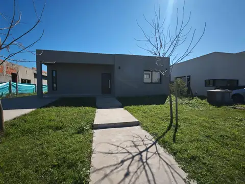 VENTA CASA 5 AMBIENTES EN PILAR DEL ESTE A ESTRENAR BARRIO SANTA LUCIA