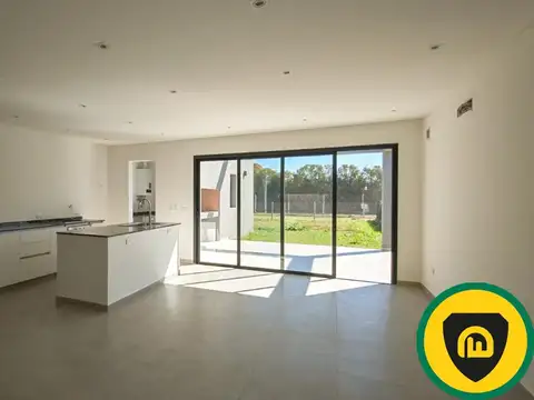 Casa 5 ambientes con 3 baños