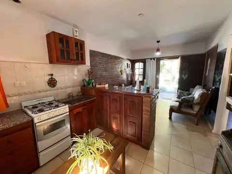 Casa en Alquiler con 2 cocheras