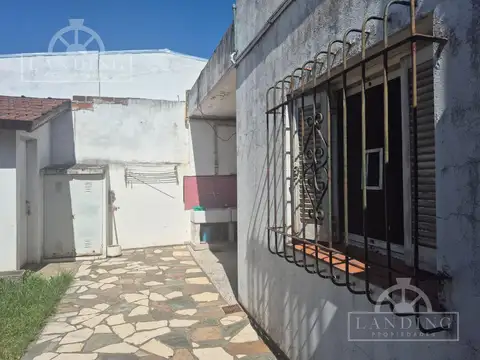 Espectacular lote frente a Sanatorio de la Trinidad mts de Dardo Rocha. Apto comercial.
