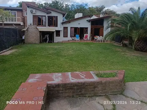 Casa en Alquiler con 4 cocheras