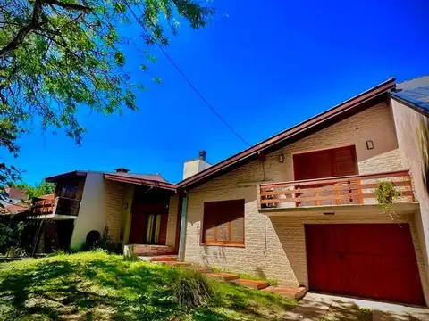 Casa en Alquiler con 4 cocheras