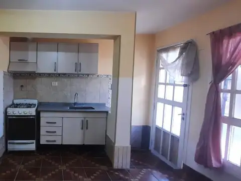 Casa 2 ambientes con 1 baño