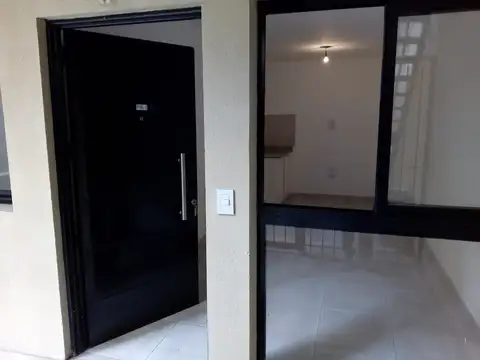 OPORTUNIDAD  AVELLANEDA DEPARTAMENTO 3 AMBIENTES TIPO CASA CON PATIO A PASOS DE AV. MITRE