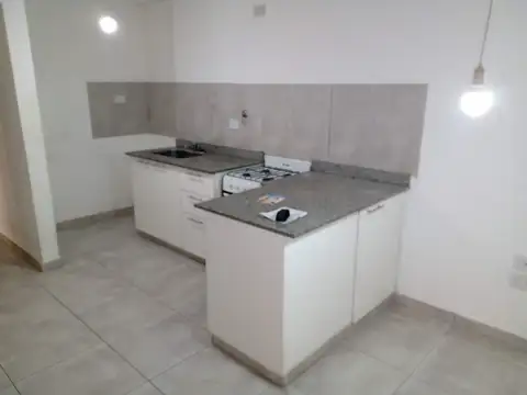 OPORTUNIDAD  AVELLANEDA DEPARTAMENTO 3 AMBIENTES TIPO CASA CON PATIO A PASOS DE AV. MITRE
