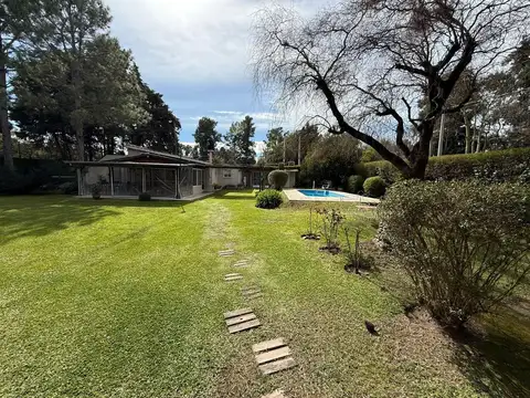 Casa quinta en Escobar con 2.600 m² pileta y cancha de pádel