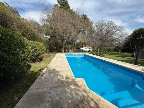 Casa quinta en Escobar con 2.600 m² pileta y cancha de pádel