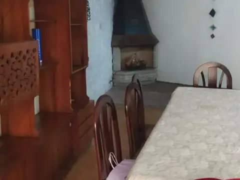 Casa Con Galpon Calle 20 Y Calchaqui. Berazategui