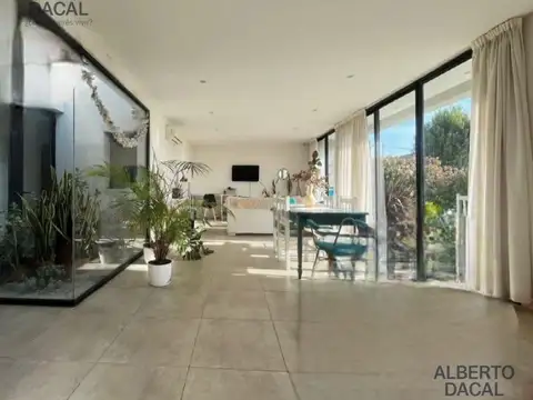 Casa moderna dos dormitorios apta banco