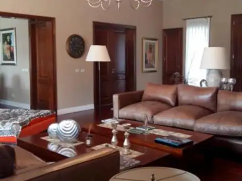 Casa 5 ambientes con 6 baños