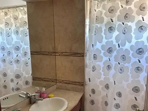 CASA 3 AMBIENTES TIPO DUPLEX BERAZATEGUI