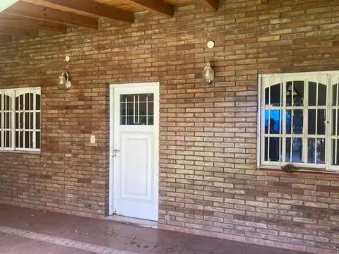 Casa 9 ambientes con 3 baños