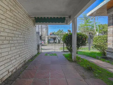 Casa 7 ambientes con 3 baños