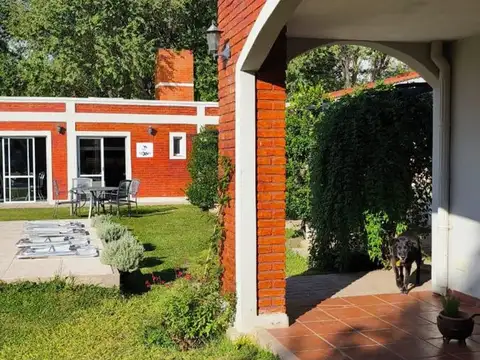 VENTA DE CASA 4 AMB EN LAS CHACRAS JUANA KOSLAY