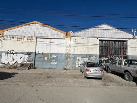 Galpón urbano con casa y 2° galpón en VENTA - Bariloche