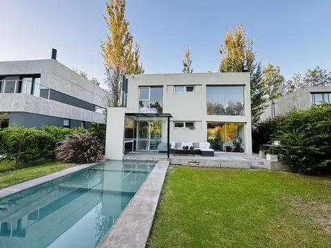 Casa en  venta 3 dormitorios en Los Pasos barrio de Jockey Club