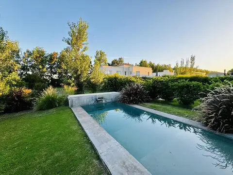 Casa en  venta 3 dormitorios en Los Pasos barrio de Jockey Club