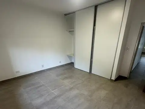 Casa en Alquiler con 2 cocheras