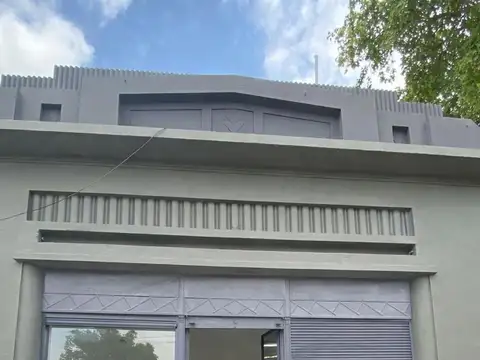 LOCAL EN HERMOSA ESQUINA VISTA SUPER ABIERTA EXELENTE EXPOSICIÓN AL PÚBLICO APTO MUCHISIMOS RUBROS