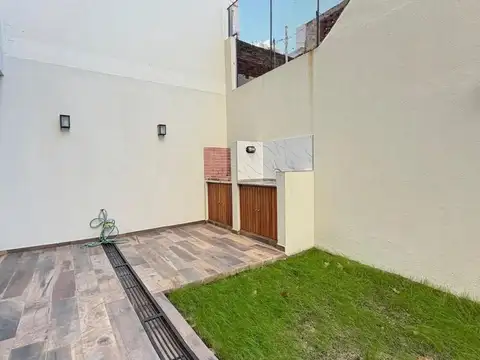 3 Ambientes PB con Patio y Parrilla