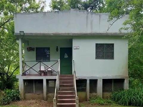 Casa 2 ambientes con 1 baño