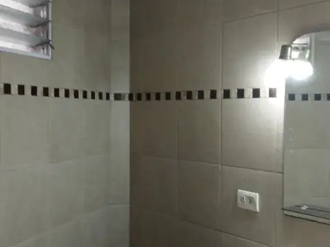 Casa en Alquiler con 2 cocheras