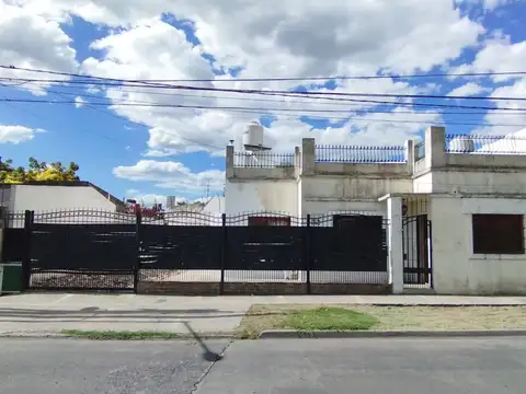 CASA EN MUY BUENA UBICACION