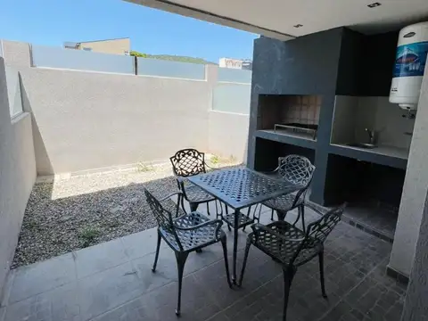 Casa 4 ambientes con 3 baños