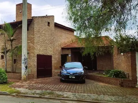 Casa en Villa Belgrano Mariotte 6500