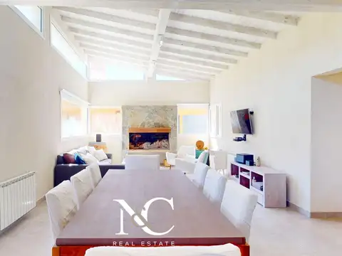 Casa 4 ambientes con 2 baños