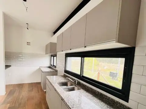 Casa 4 ambientes con 3 baños