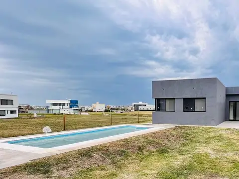 Casa 4 ambientes con 3 baños