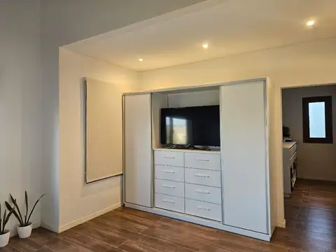 VENTA CASA 5 AMB STA ELENA  LUMINOSA CON PILETA