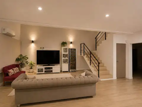 Casa en Venta con 3 cocheras