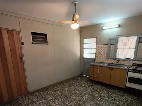Casa 4 ambientes con 1 baño