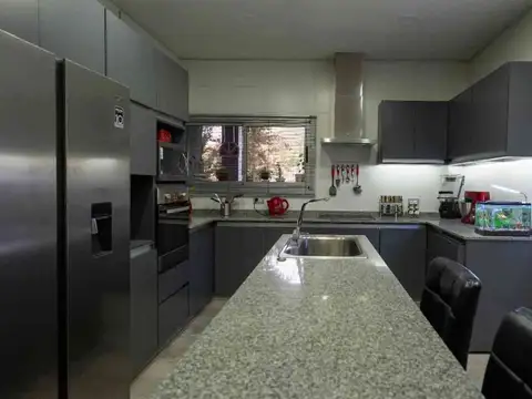 EXCLUSIVA CASA EN B° PRIVADO ZONA CLUB DE CAMPO