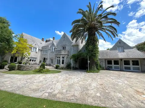 CASA EN LOS TRONCOS 10 AMBIENTES CON PILETA
