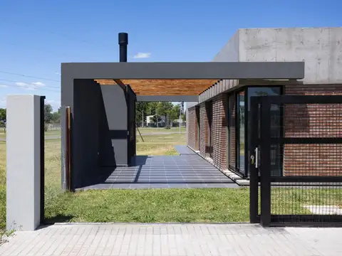 Casa 4 ambientes con 1 baño