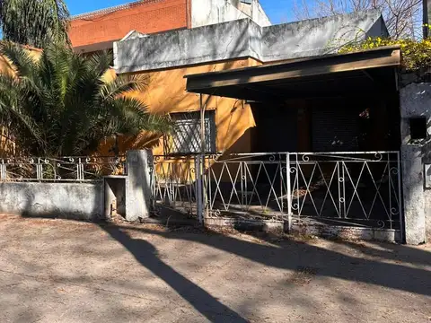 VENTA CASA 3 AMB VILLA RIACHUELO A REFACCIONAR