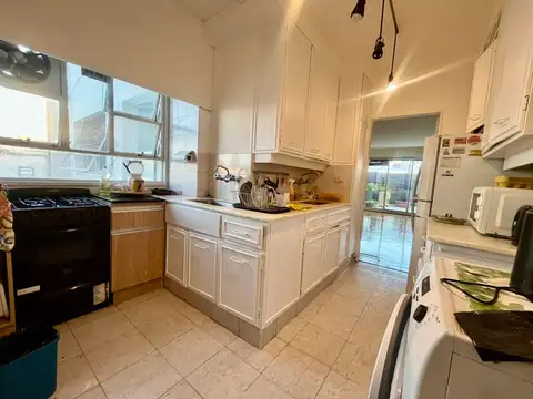 Av Coronel Diaz al 1400