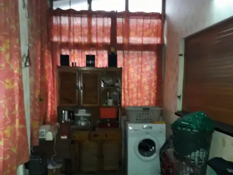 Casa 6 ambientes con 2 baños