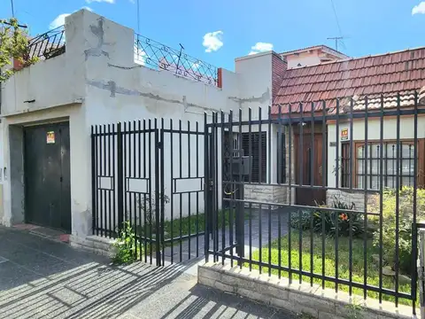 Venta - Casa de 3 ambientes con garage y terraza