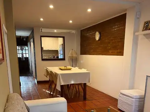 VENTA LOTE, CON DOS CASAS, PILAR CENTRO