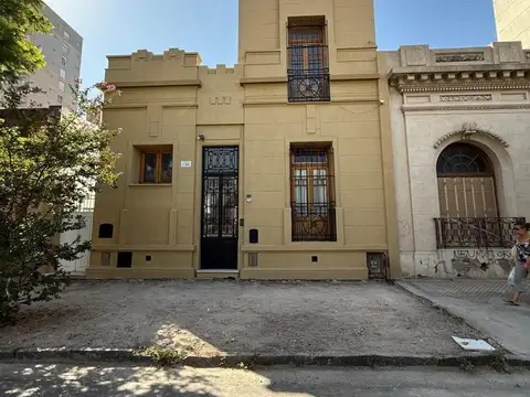 VENTA CASA 4 DORMITORIOS APTO CREDITO CENTRO