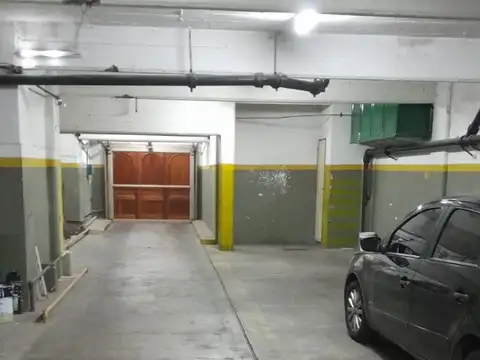 Alquilo Cochera en Caballito. Planta Baja, Portón Automático. Gastos incluidos.