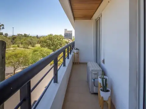 Richardson 100, Piso 2