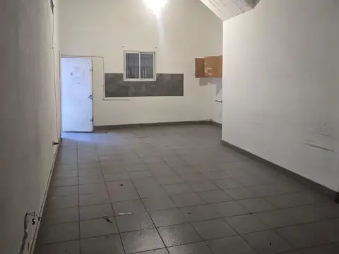 Local en Alquiler en Villa Lynch, $ 600.000