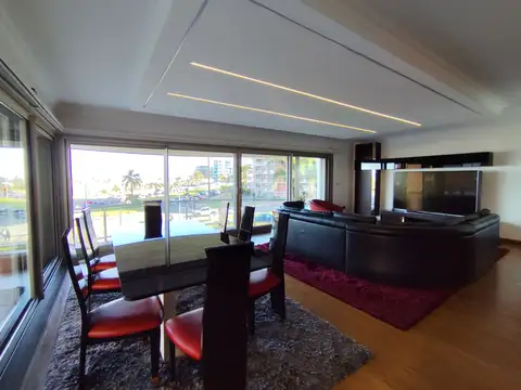 Departamento en Alquiler de 4 dormitorios