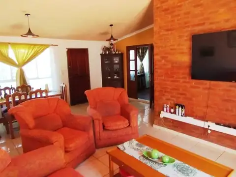 Casa 6 ambientes con 1 baño